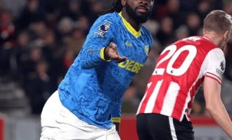 让2追2逼平小蜜蜂！狼队近5轮抢8分仍垫底，英超保级格局大乱！