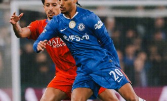 欧冠切尔西0比3巴黎出局，过早失球和失误酿悲剧，主帅换人无厘头