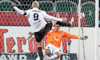 圣保利面临降级压力，拜仁慕尼黑全力争取欧冠席位！