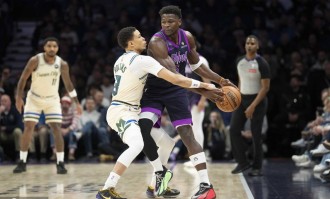 爱德华兹24分戈贝尔11+18 森林狼逆转雄鹿